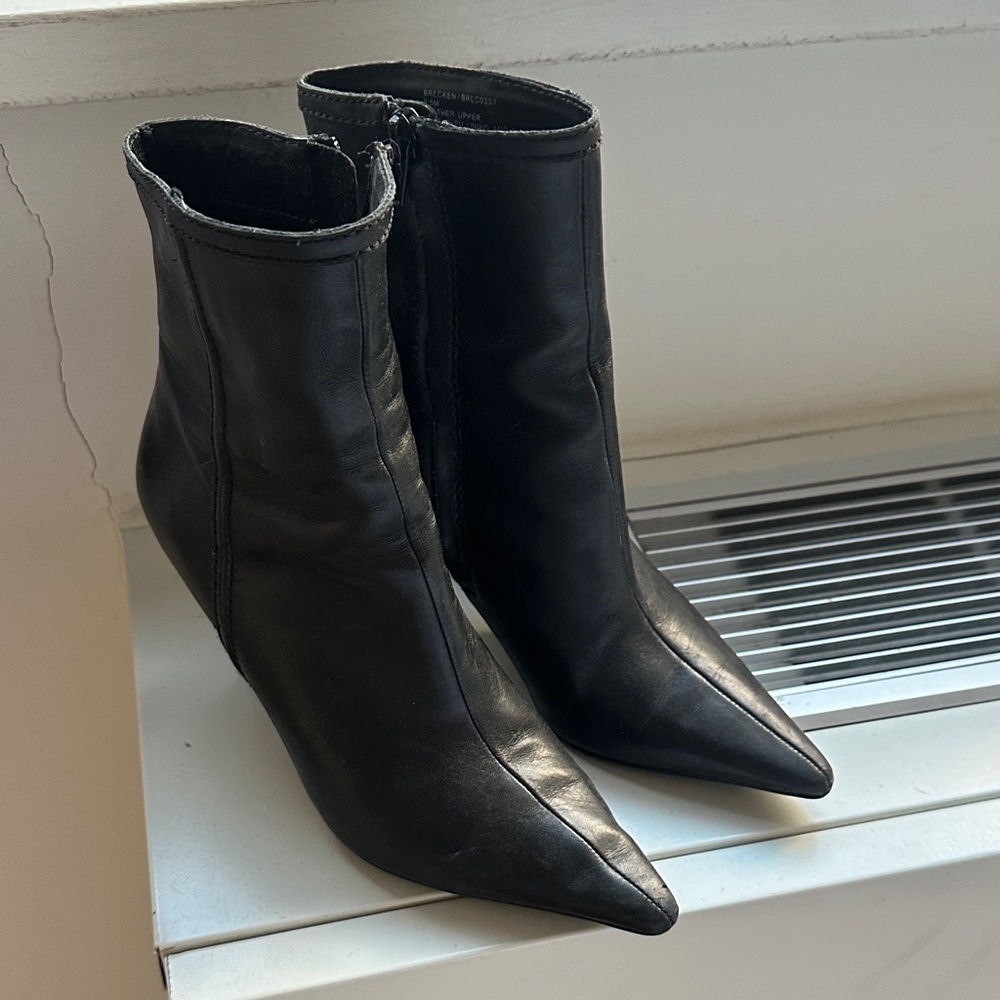 Steve Madden Black Pointed Toe Heeled Boots